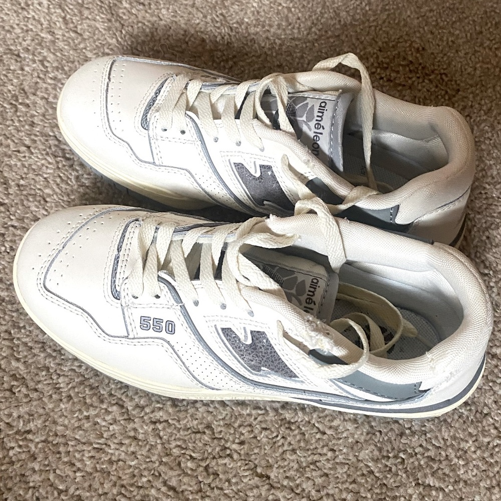 - New Balance Gray 550